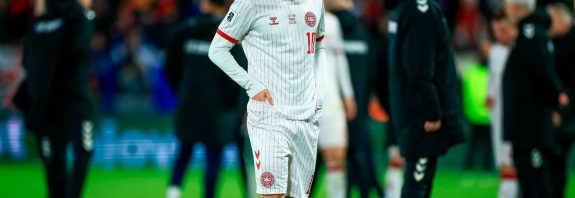 Christian Eriksen vuelve a desplomarse en pleno partido