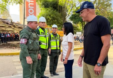 Delcy Rodríguez inspecciona las zonas afectadas en Caracas por los terremotos