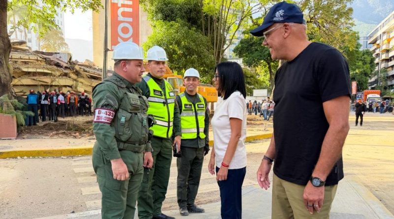 Delcy Rodríguez inspecciona las zonas afectadas en Caracas por los terremotos