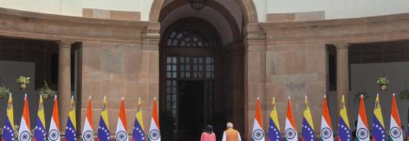 Delcy Rodríguez invita a las petroleras indias a ampliar su presencia en Caracas