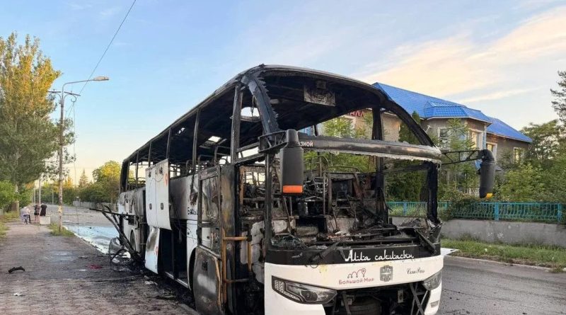 Dron ucraniano ataca un autobús de pasajeros en Rusia y mata a 7 personas (FOTOS)