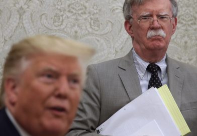 Exasesor de Trump se declara culpable de retener información de seguridad nacional