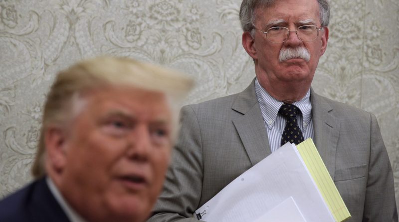 Exasesor de Trump se declara culpable de retener información de seguridad nacional