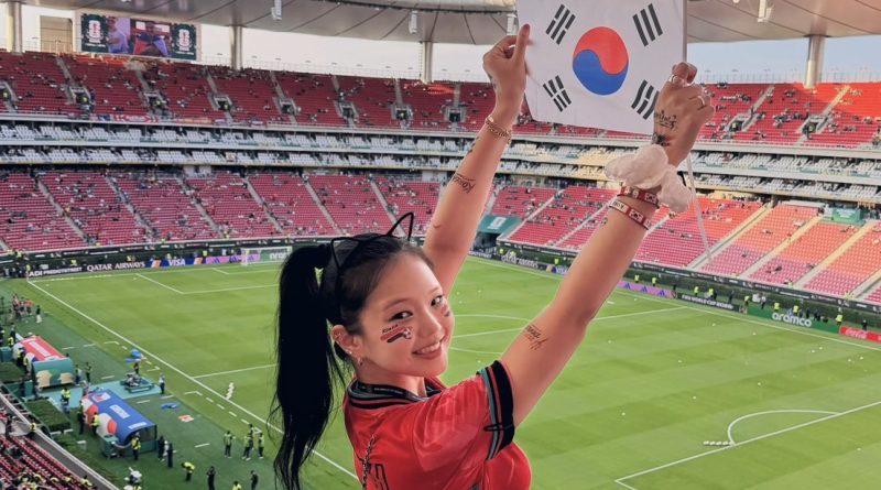 Hace gestos racistas contra asiática en partido del Mundial 2026 y se queda sin trabajo (VIDEO)