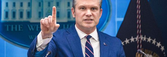 Hegseth: "Estamos preparados para hacer lo que sea necesario si no se consigue" un acuerdo con Irán