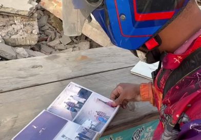 Instantáneas de una vida destruida: hallan un álbum de fotos entre escombros en La Guaira (VIDEOS)