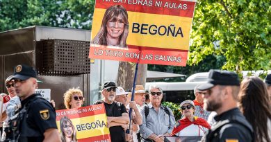 La acusación popular pide retirar el pasaporte a la mujer de Pedro Sánchez