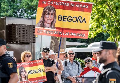 La acusación popular pide retirar el pasaporte a la mujer de Pedro Sánchez
