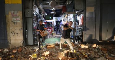 "Mi hija está atrapada": Hablan testigos de los terremotos mortales en Venezuela