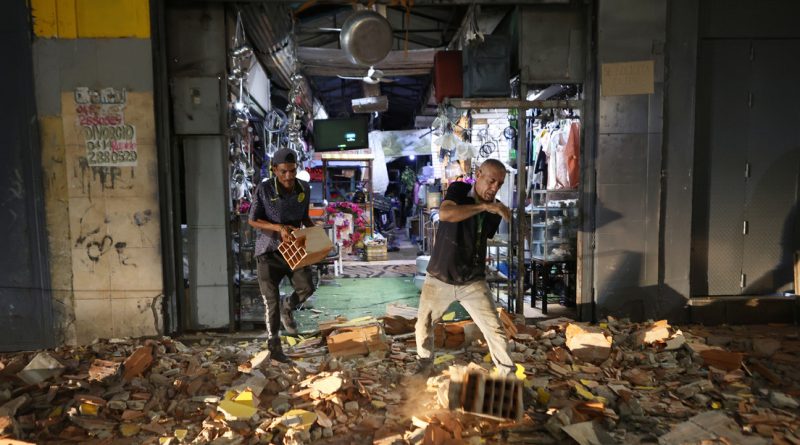 "Mi hija está atrapada": Hablan testigos de los terremotos mortales en Venezuela