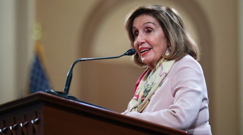 Pelosi: La comunidad LGBT "hace a Estados Unidos más estadounidense"