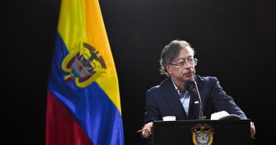 Petro denuncia "persecución política" por parte de EE.UU. contra periodista que criticó a De la Espriella