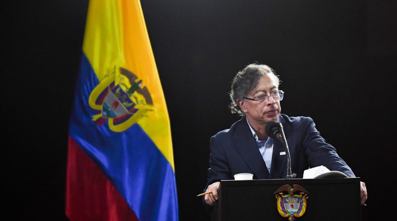 Petro denuncia "persecución política" por parte de EE.UU. contra periodista que criticó a De la Espriella