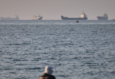 Reportan varias explosiones en el estrecho de Ormuz