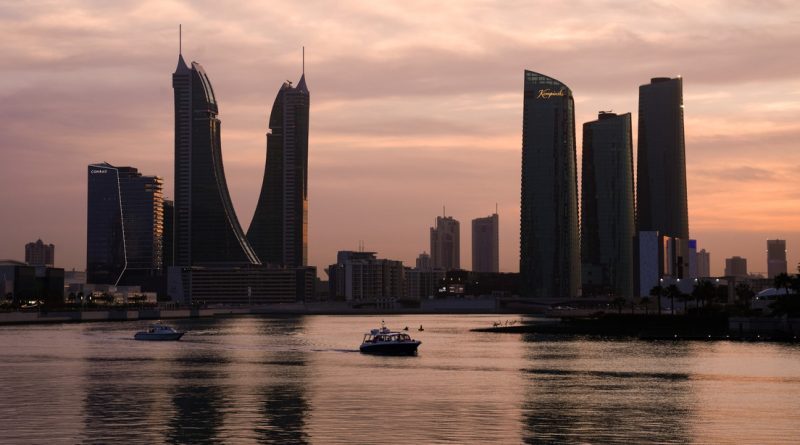 Sirenas y reportes de explosiones en un país del Golfo tras el nuevo bombardeo de EE.UU. contra Irán