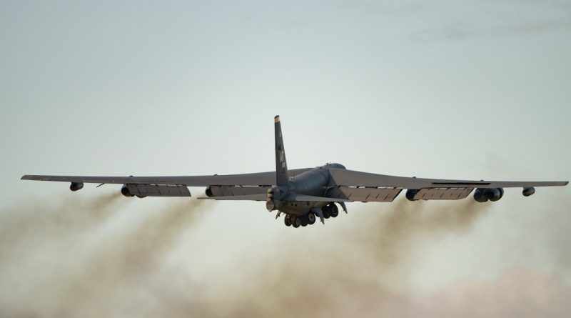 Un bombardero estratégico estadounidense se estrella poco después del despegue de una base militar (FOTO, VIDEO)