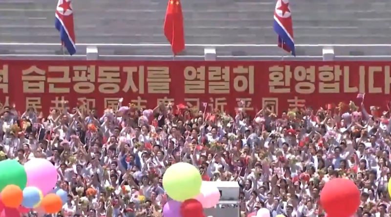 VIDEO: Kim Jong-un encabeza gran ceremonia de bienvenida para Xi Jinping en Pionyang