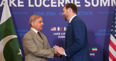 VIDEO: Vance abraza al primer ministro pakistaní en Suiza antes de las conversaciones sobre Irán