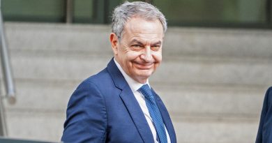 VIDEO: Zapatero llega al juzgado como imputado entre abucheos e insultos