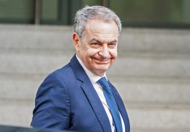 VIDEO: Zapatero llega al juzgado como imputado entre abucheos e insultos