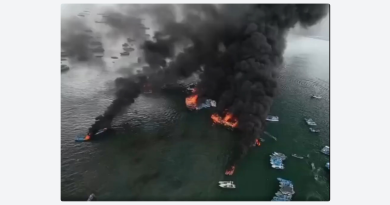 VIDEOS: Feroz incendio devora varias embarcaciones en un puerto de Ecuador