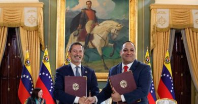 Venezuela y la tecnológica SLB firman un acuerdo preliminar de explotación de crudo y gas