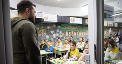 Zelenski elimina el ruso de una lista de idiomas protegidos en Ucrania