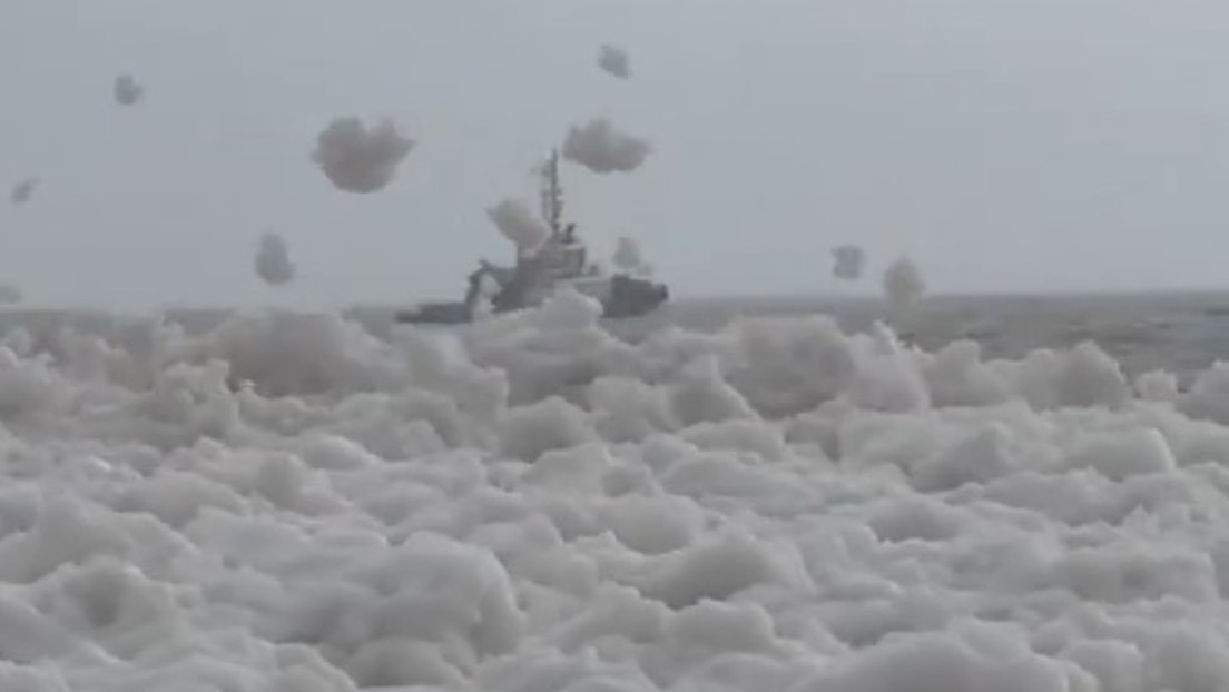 Playa de país suramericano amanece con un inusual paisaje repleto de espuma (VIDEO)