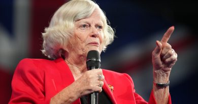 21 martillazos en la cabeza: brutales detalles de la muerte de una exministra británica