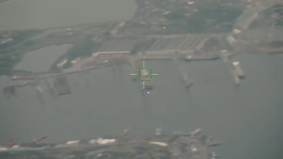VIDEO: Rusia muestra cómo alcanzó con drones barcos amarrados en dos puertos de Ucrania