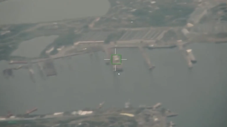 VIDEO: Rusia muestra cómo alcanzó con drones barcos amarrados en dos puertos de Ucrania