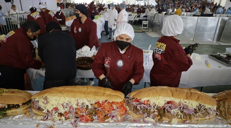 Así se elaboró en México la torta más grande del mundo (VIDEO)