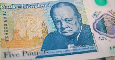 "Degradación absoluta": Zajárova califica el posible futuro de los billetes británicos