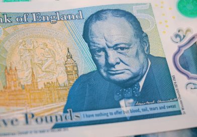 "Degradación absoluta": Zajárova califica el posible futuro de los billetes británicos