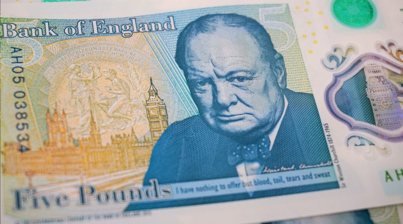 "Degradación absoluta": Zajárova califica el posible futuro de los billetes británicos