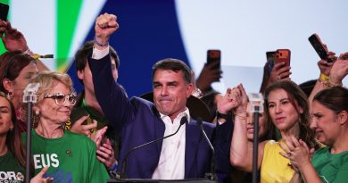 Flávio Bolsonaro oficializa su candidatura presidencial en Brasil