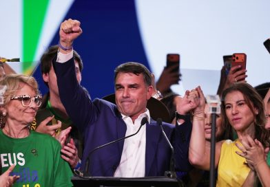 Flávio Bolsonaro oficializa su candidatura presidencial en Brasil