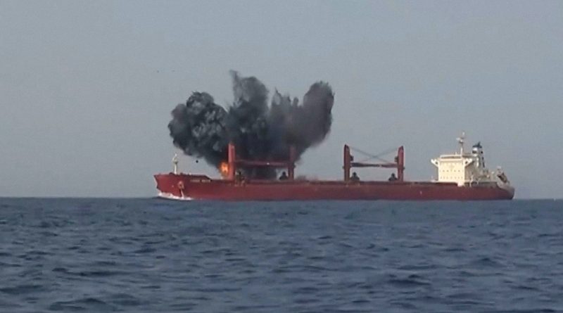 Hutíes afirman haber atacado con misiles balísticos un petrolero saudí