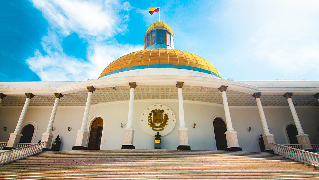 Jefe del Parlamento venezolano anuncia una "hoja de trabajo conjunta" con exdiputados opositores