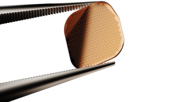 Las nuevas 'gafas biónicas' que devuelven la visión perdida ya están a la venta