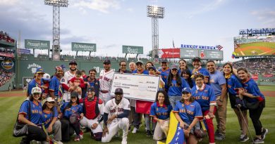 Medias Rojas donan US$ 305.000 a Venezuela en la Noche Venezolana