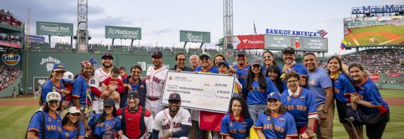 Medias Rojas donan US$ 305.000 a Venezuela en la Noche Venezolana
