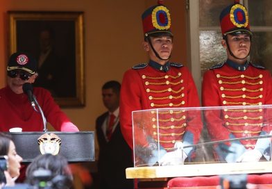 "No es un teatro barato": Petro da 'lecciones' a De la Espriella en medio del escándalo por la sucesión