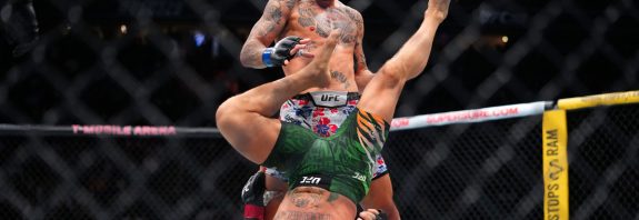 Noche para el olvido: el regreso de Conor McGregor tras 5 años termina en desastre (VIDEO)