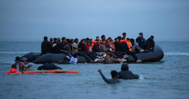"Nuestra orden es dejarlos ir": Denuncian que en Francia permiten a migrantes abordar botes hacia el Reino Unido