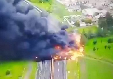 POTENTE EXPLOSIÓN tras desprenderse una pipa de un camión en movimiento en México (VIDEO)