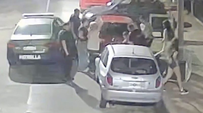 Policía salva por segundos a un bebé que se asfixiaba (VIDEO)