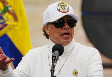"Se colocarán sillas vacías": Petro responde a De la Espriella sobre suspensión de transición