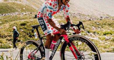 Tour de Francia: Carapaz es campeón de la montaña, vence y avanza