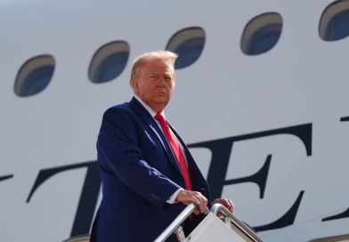 Trump ofrece "un paseo" en avión presidencial a familia de soldado muerto en la agresión a Irán